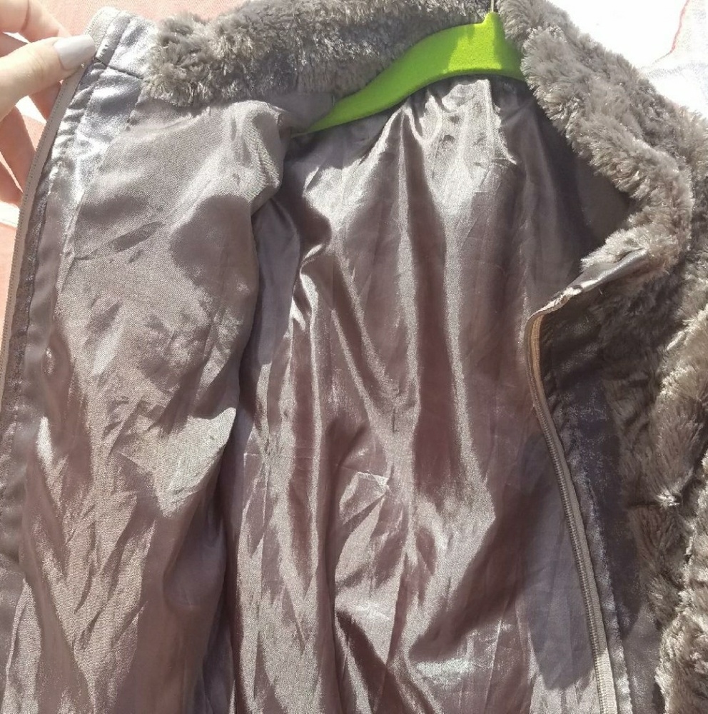✧Furry Vest✧ - Picture 2 of 7